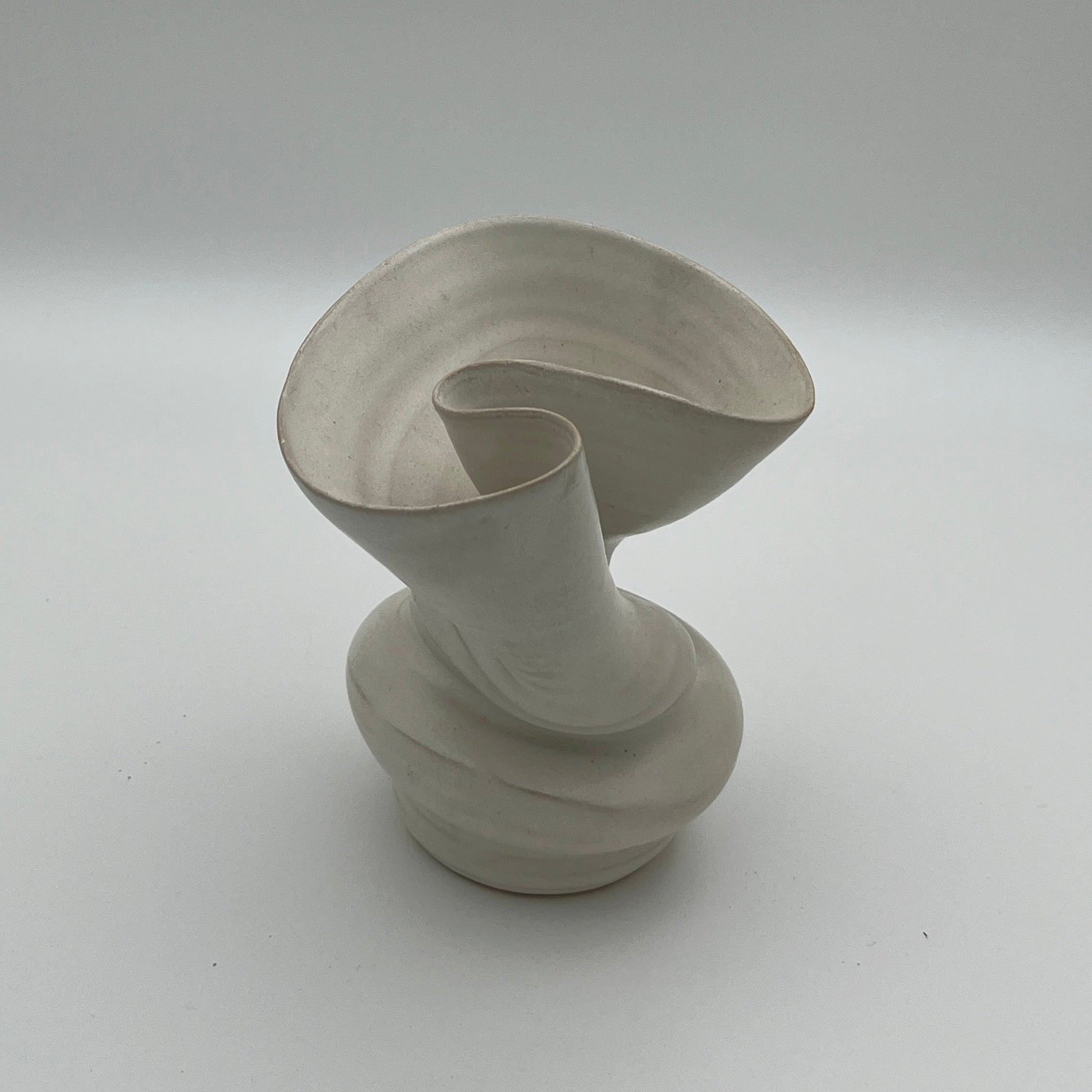 Flow Vase White Medium