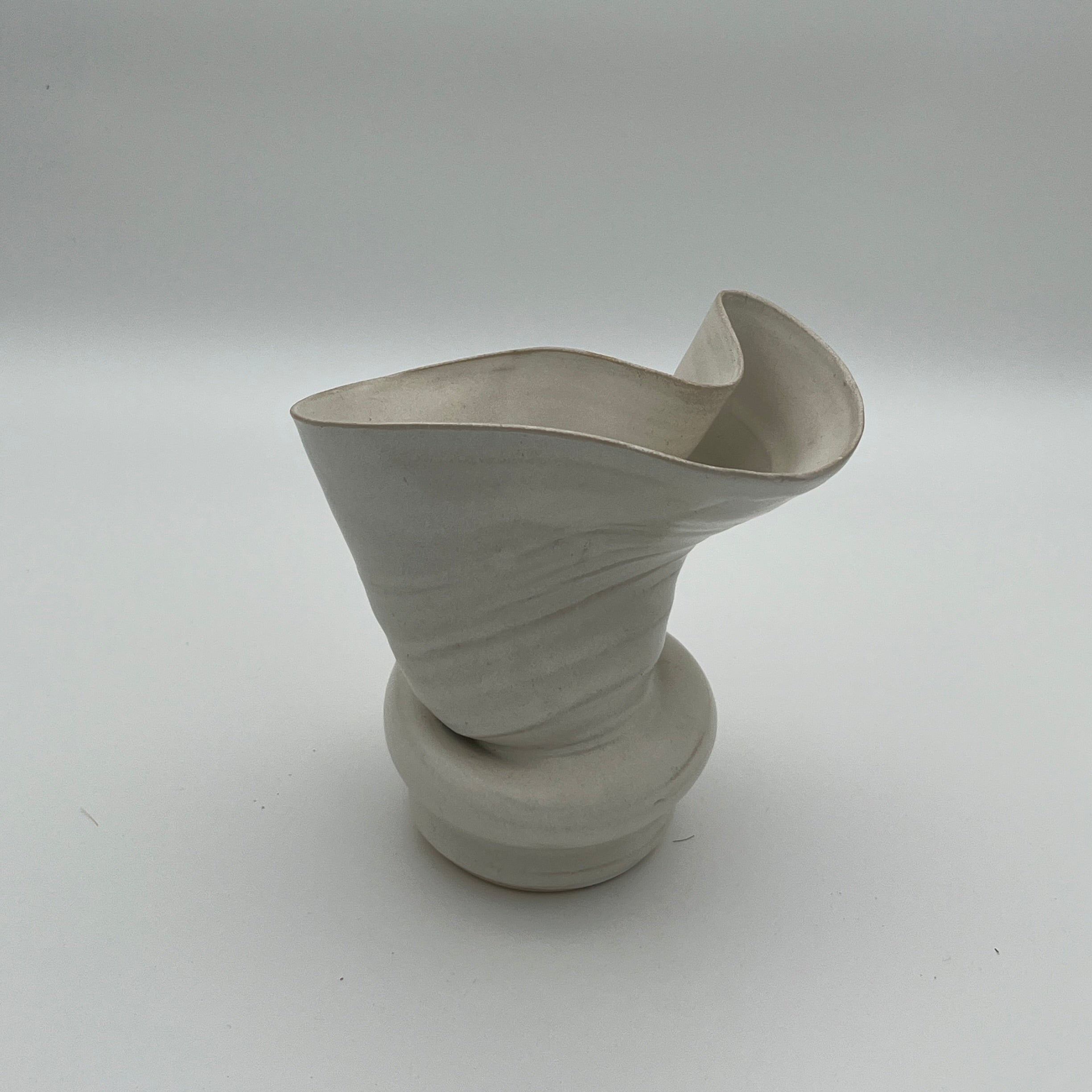 Flow Vase White Medium