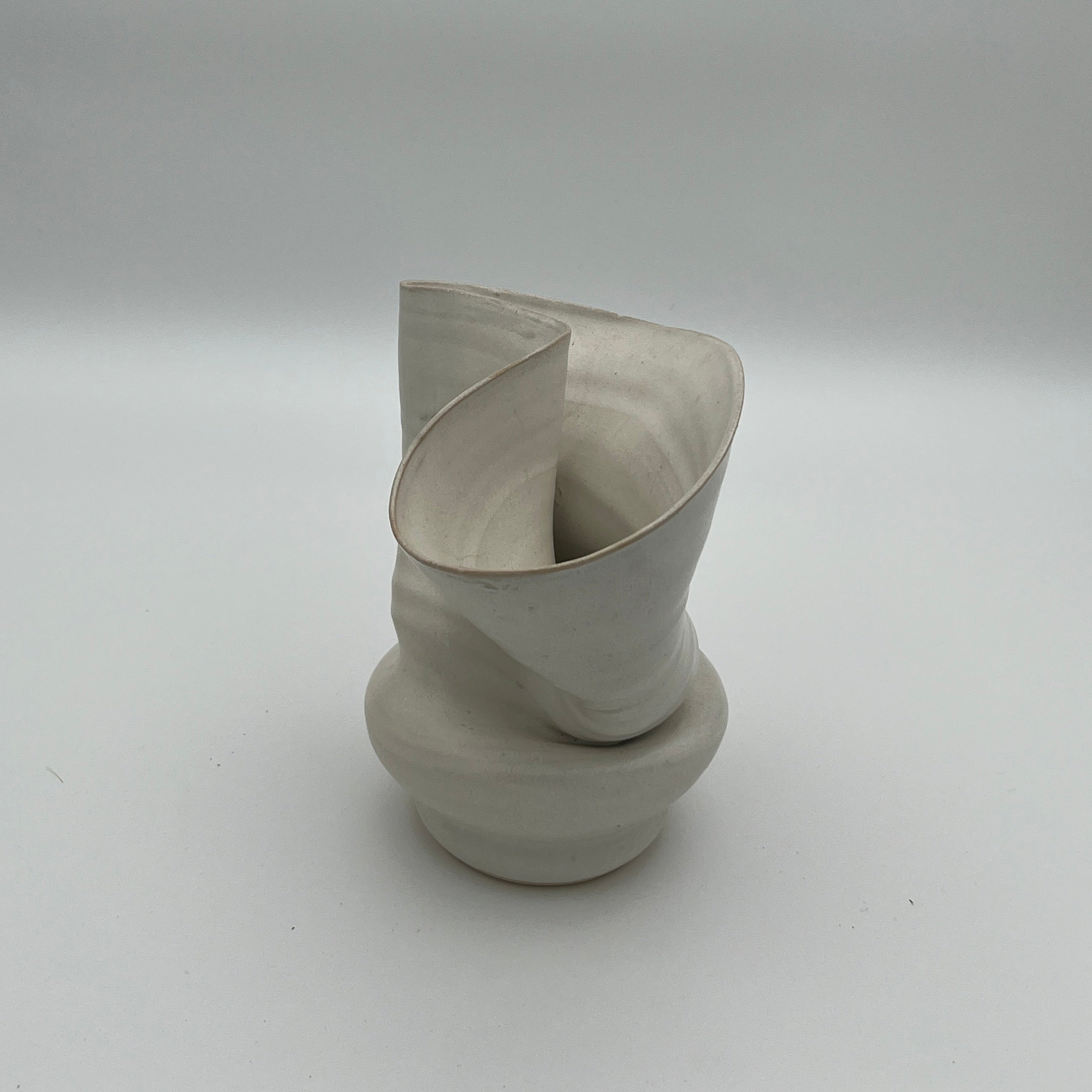 Flow Vase White Medium