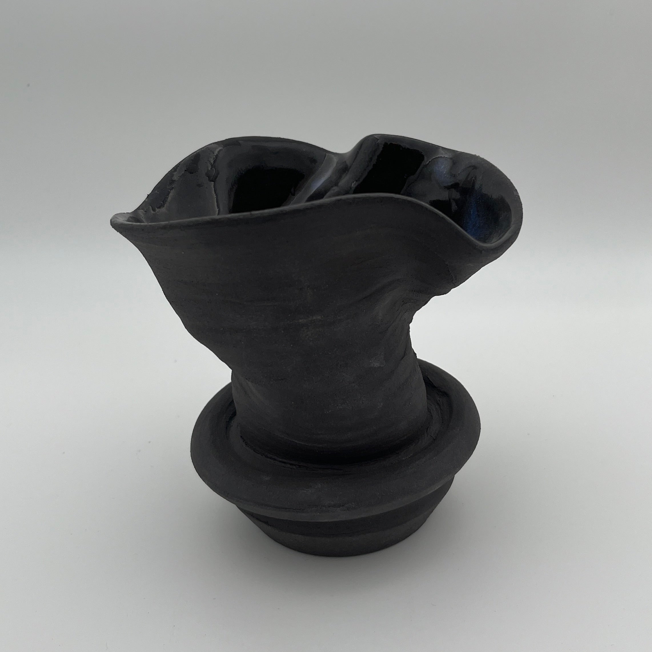 Flow Vase Black Medium