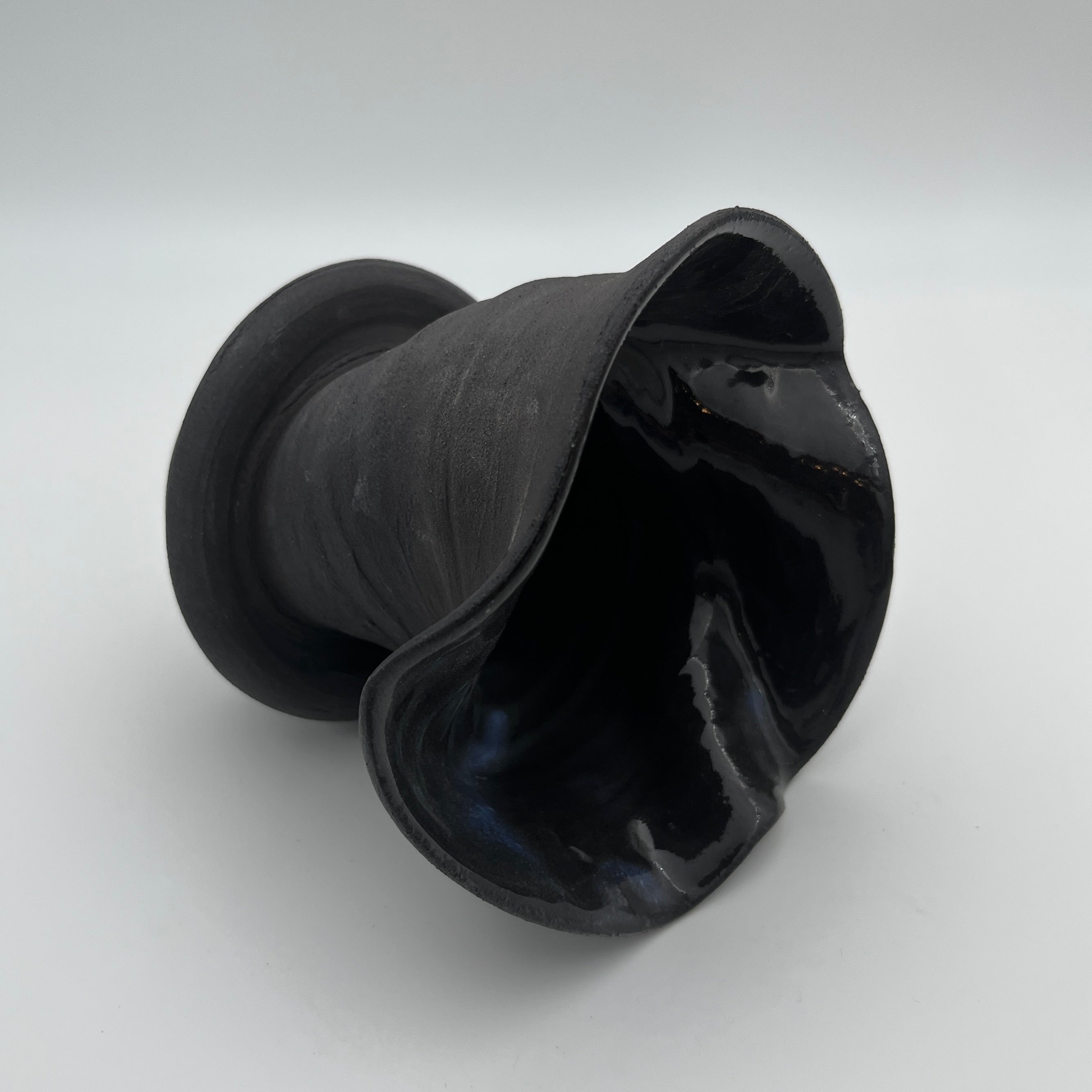 Flow Vase Black Medium