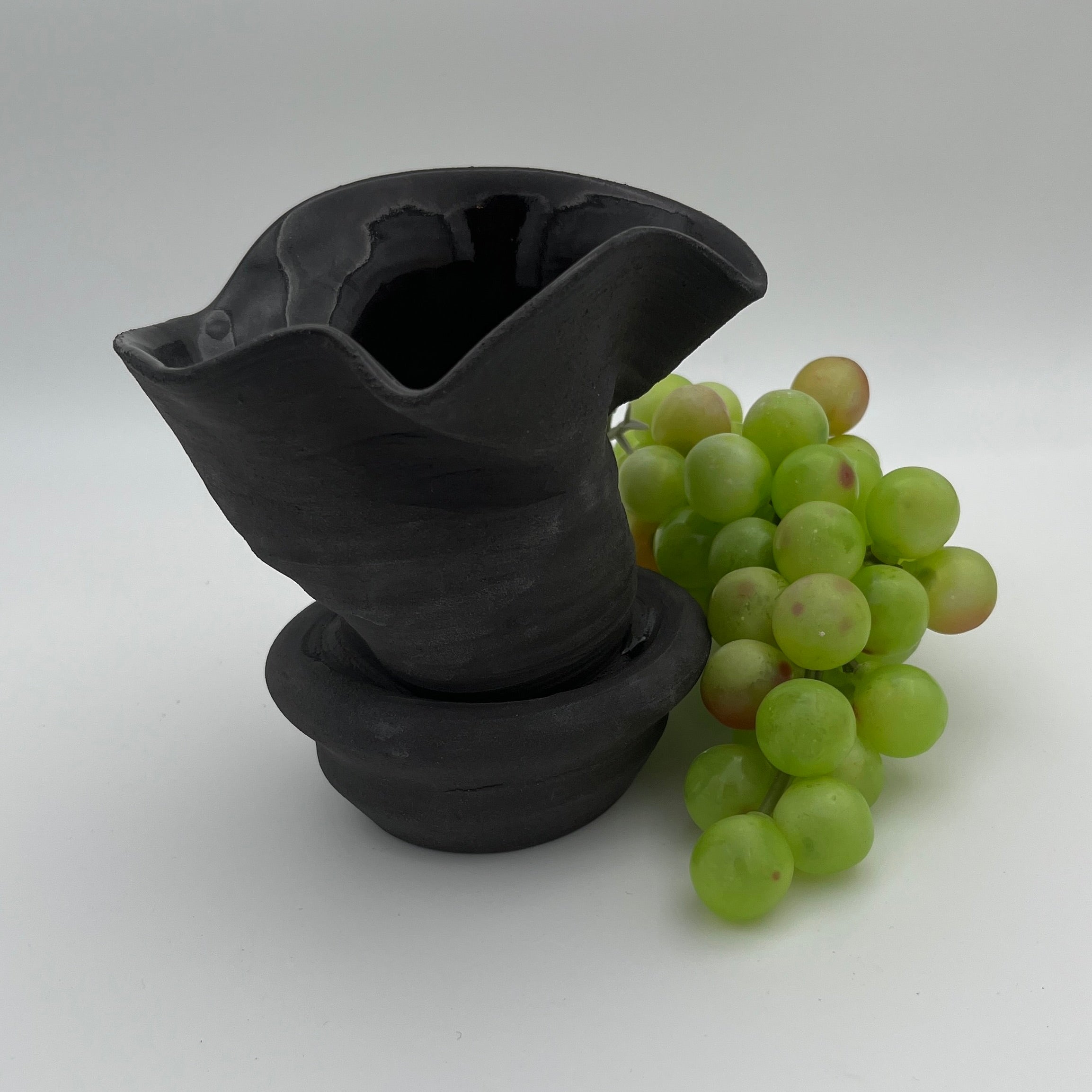 Flow Vase Black Medium