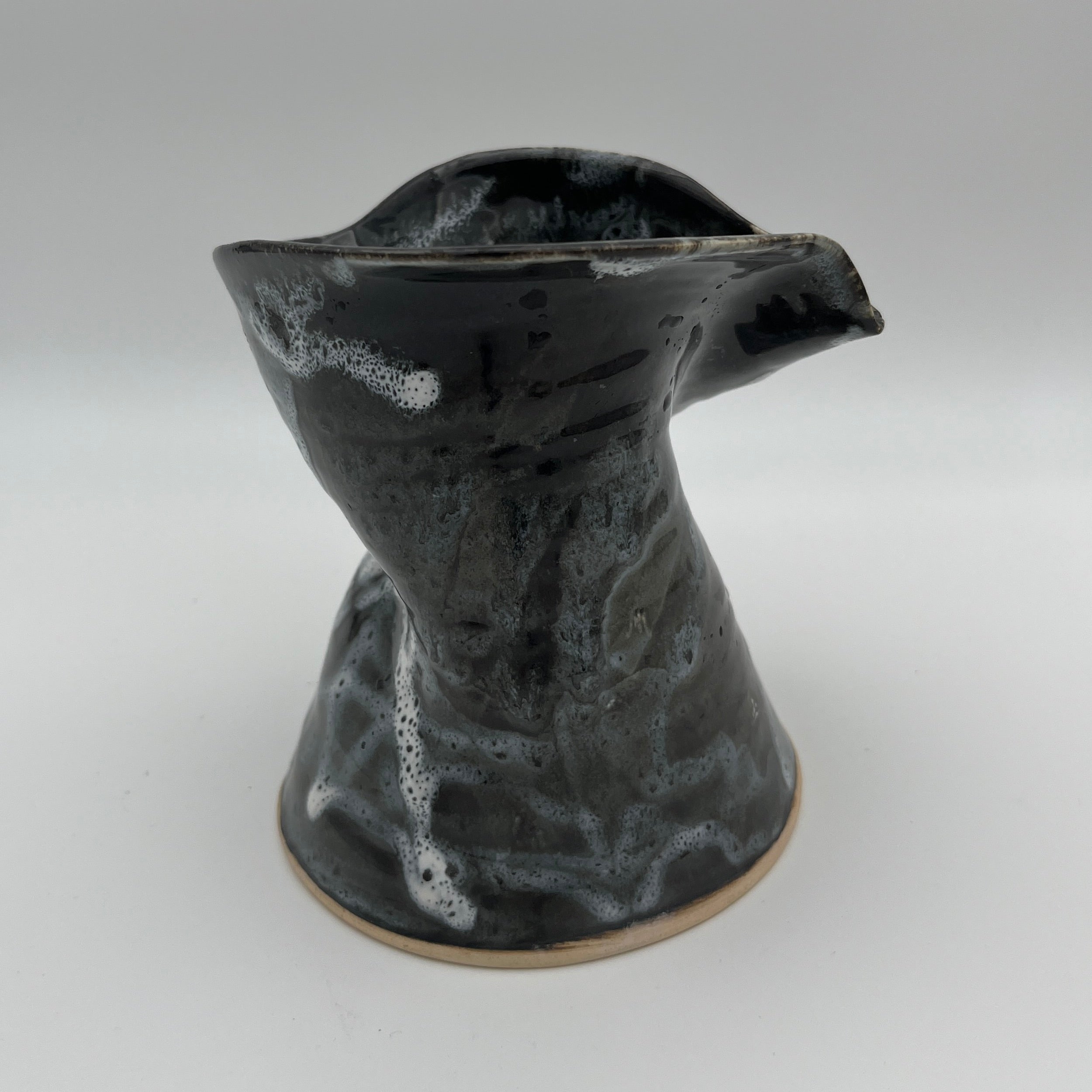 Flow Vase Black & White Medium