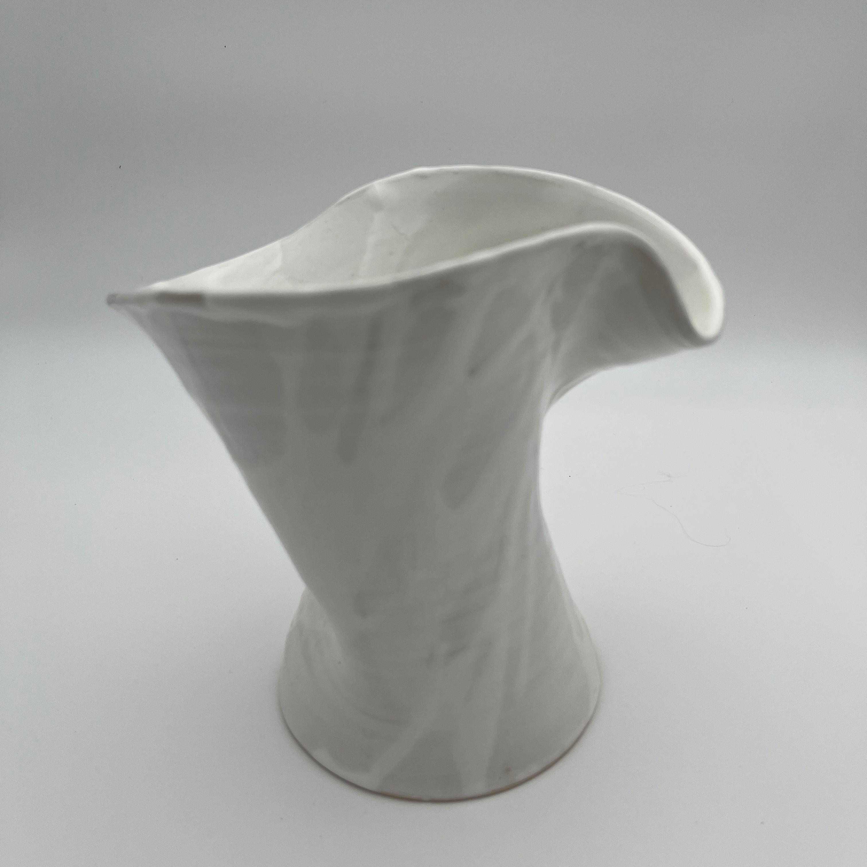 Flow Vase White Medium