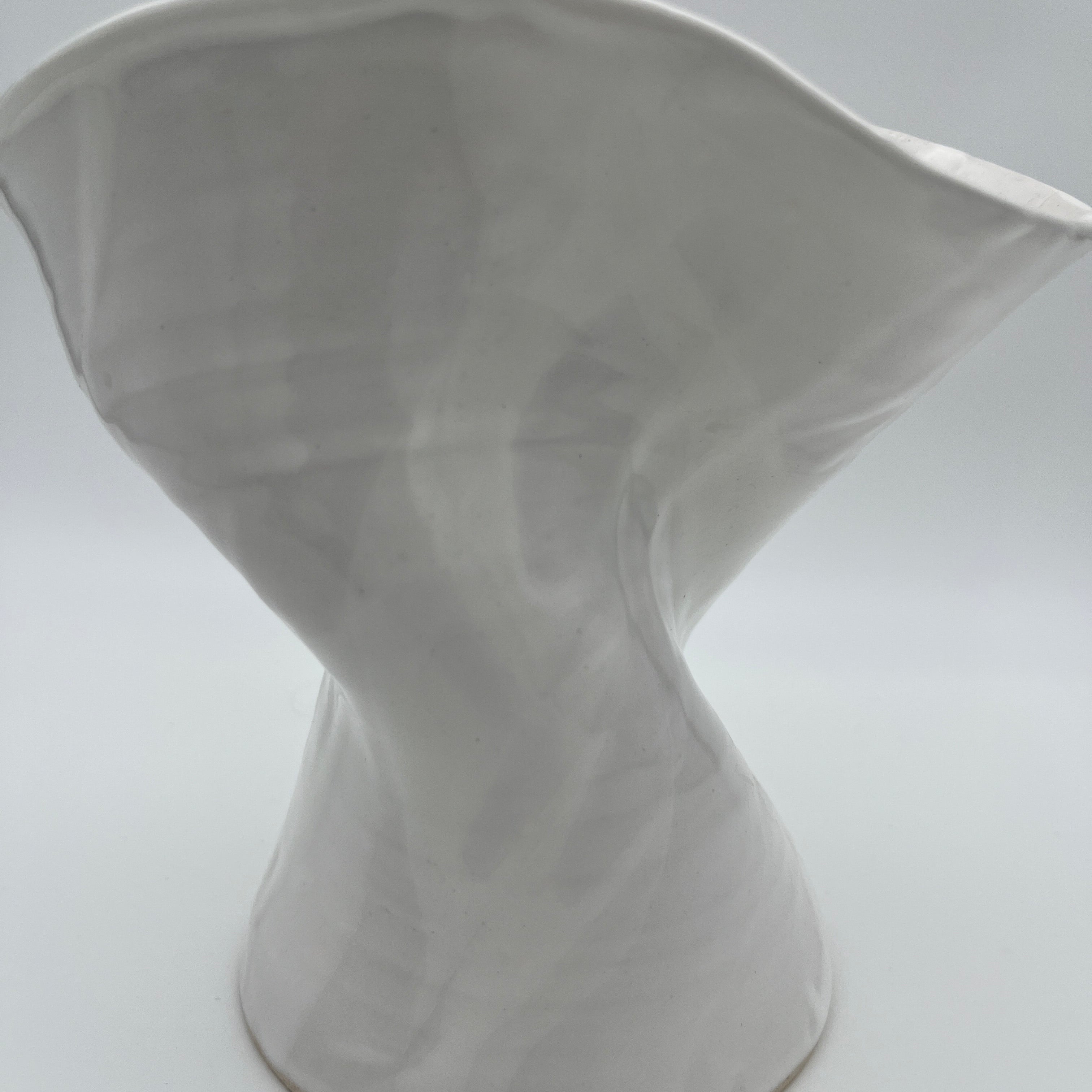 Flow Vase White Medium